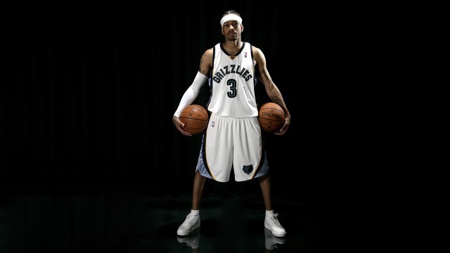 《虚拟偶像崛起，电竞比赛明星化全面铺开》，虚拟偶像界大名鼎鼎的人物叫什么